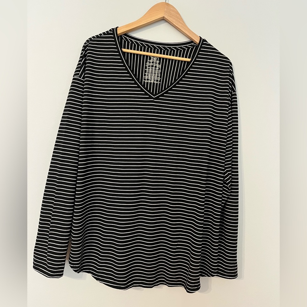 Faded glory 20 XXL black and white striped long sleeve